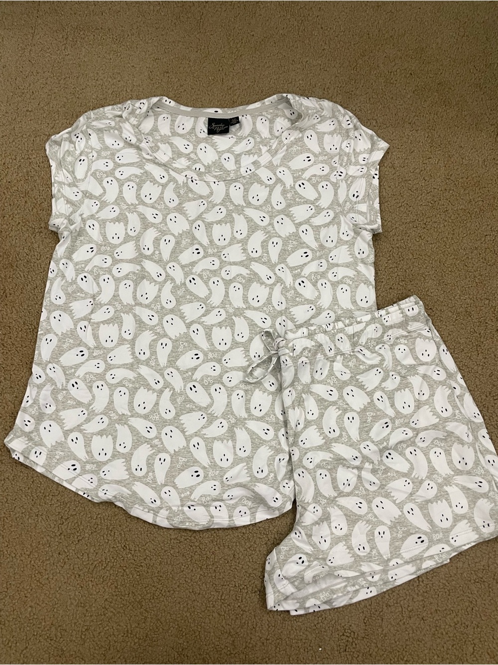 Cozy Ghost Print Womens Pajama Set - Light Gray & White
